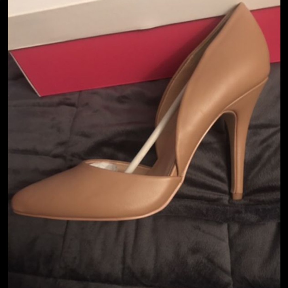 Women’s Nude heels Size 10 BRAND NEW